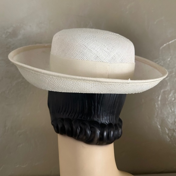 ELEGANT VINTAGE 1960s\' OFF-WHITE STRAW WIDE BRIM FEDORA + FRONT BOWS main image 8